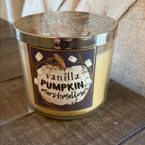 Bath & Body Works Vanilla Pumpkin Marshmallow Candle with Silver Lid